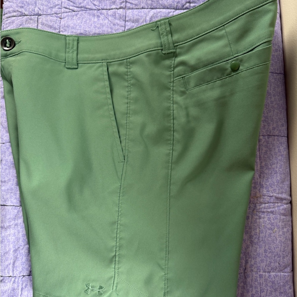 Women’s Underarmour heatgear STORM fitted shorts - Picture 3 of 7